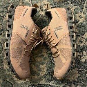 •On Running• cloud waterproof athletic sneakers